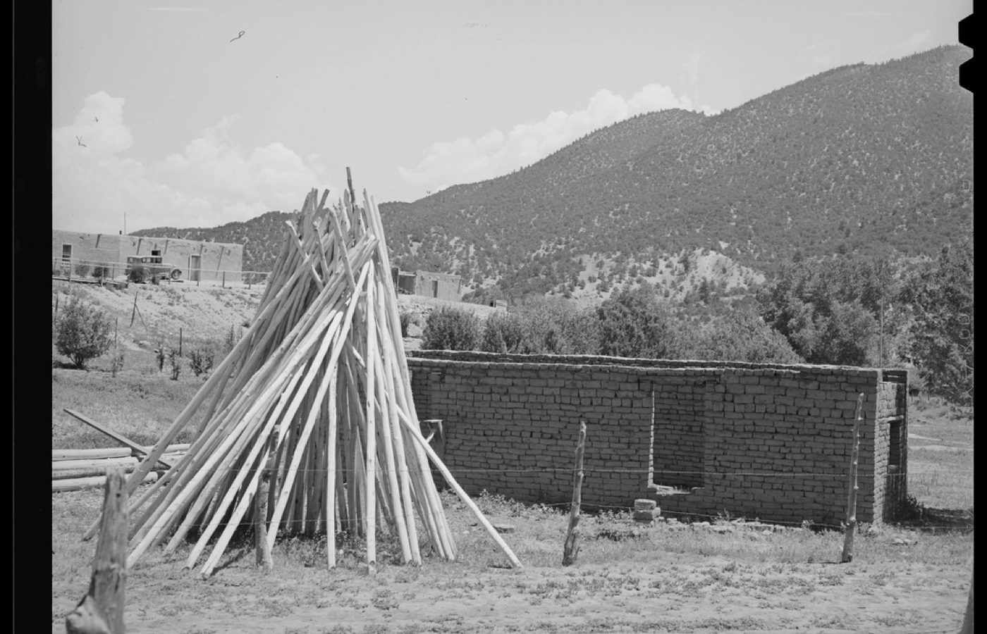 Poles used vigas (roof construction)