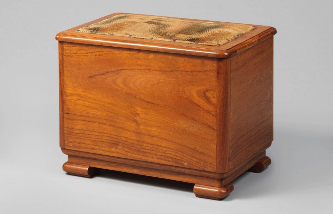 Kamergemak met deksel bekleed met