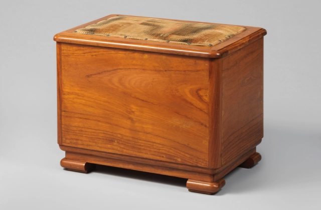 Kamergemak met deksel bekleed met