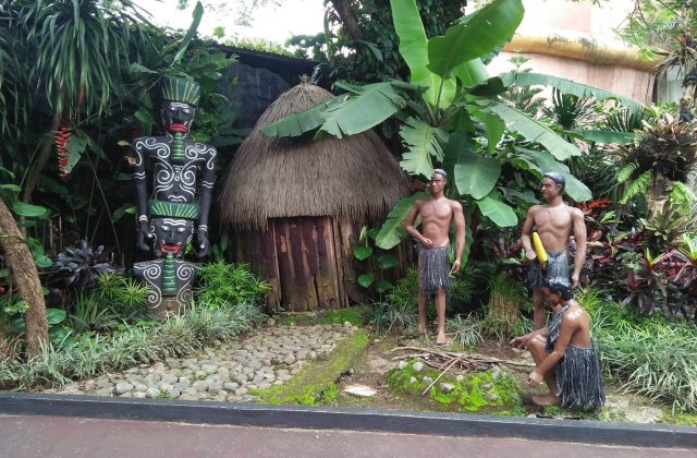 Rumah adat jawa — Etnik Papua Jawa Timur Park 1 - Rumah Adat Papua