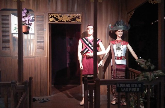 Rumah adat jawa — Galeri Budaya Nusantara - Rumah Adat Lampung