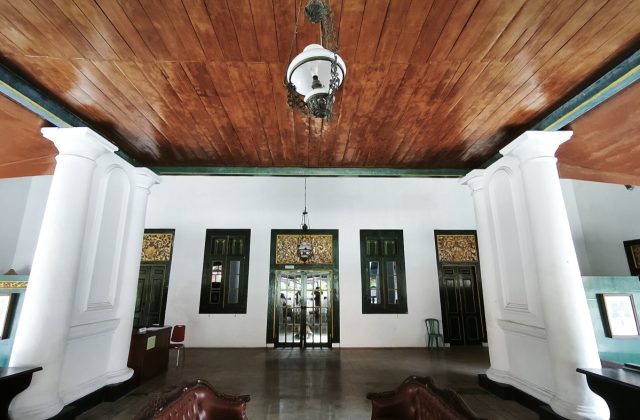 Pringgitan Rumah Dinas Lama Bupati Rembang
