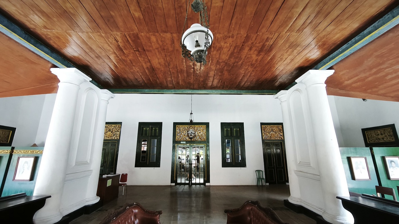 Pringgitan Rumah Dinas Lama Bupati Rembang