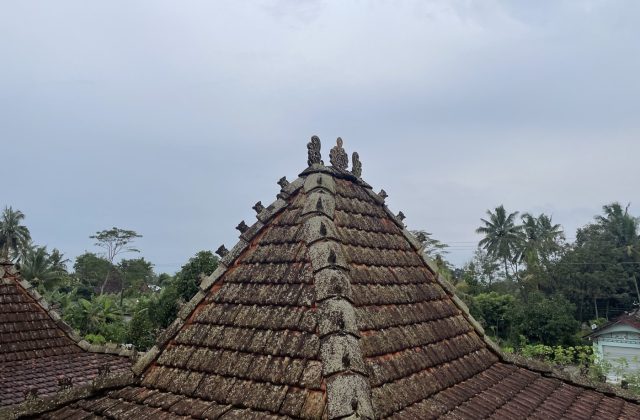Rumah adat jawa — Wuwung rumah adat Jogja