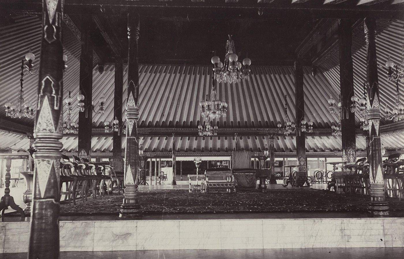 Rumah joglo β The big pendopo in the Kraton of the Sultan of Yogyakarta