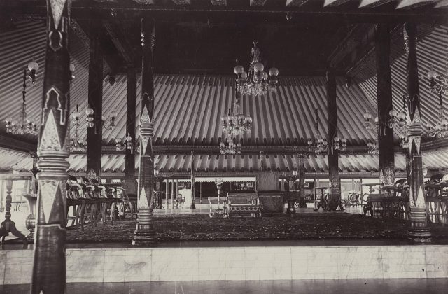Rumah joglo — The big pendopo in the Kraton of the Sultan of Yogyakarta